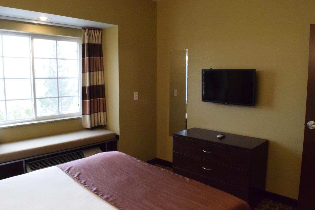 Microtel Inn&Suites Pecos Habitación foto